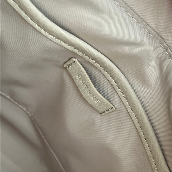 Elegant Beige Crossbody Bag - Picture 3 of 4